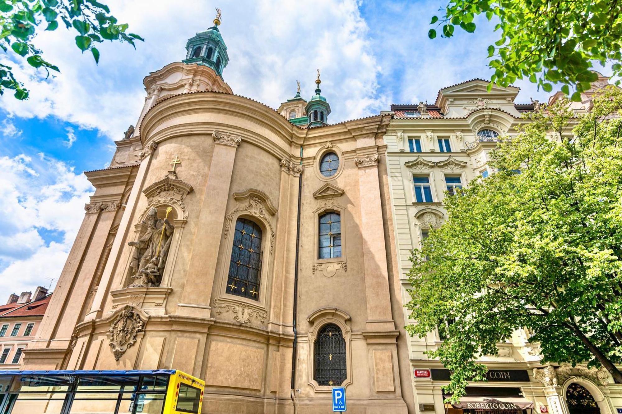 The Old Town Square & Parizska Apartments — Photos 1